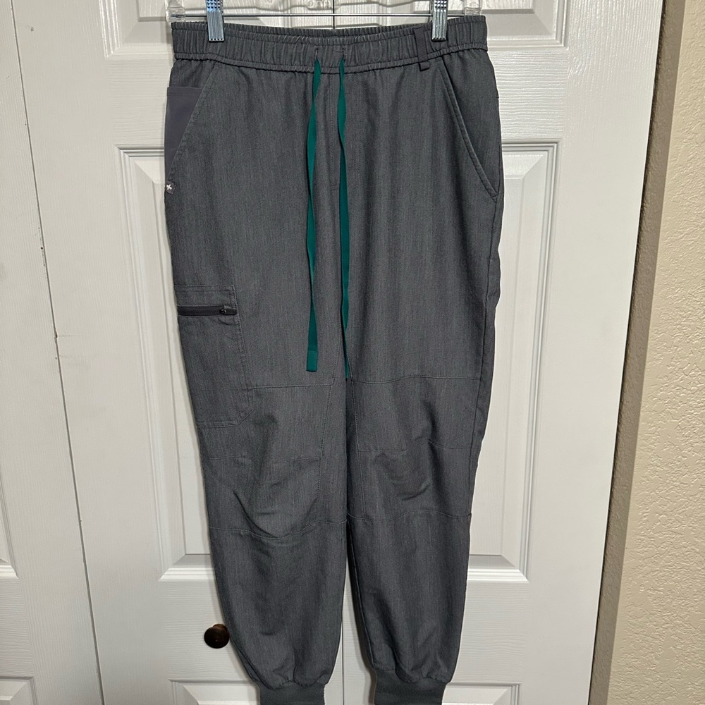 FIGS Dark Gray 8 Pocket Jogger Pants - Women’s S/Men’s XS